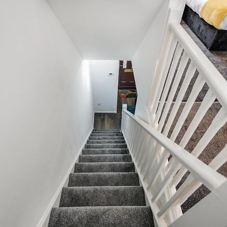 Lovely House In Dagenham / Barking With Free Parking, Wifi & Garden Ngoại thất bức ảnh
