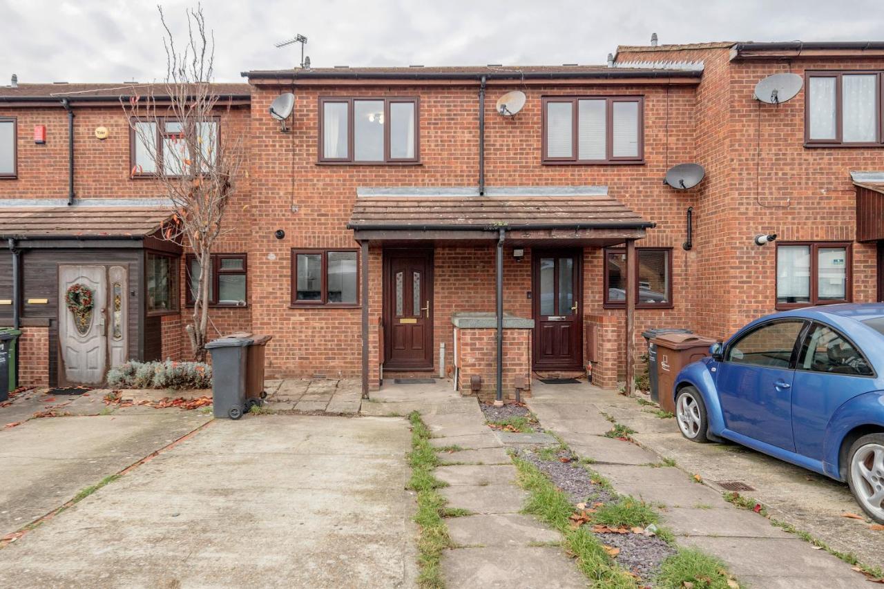 Lovely House In Dagenham / Barking With Free Parking, Wifi & Garden Ngoại thất bức ảnh