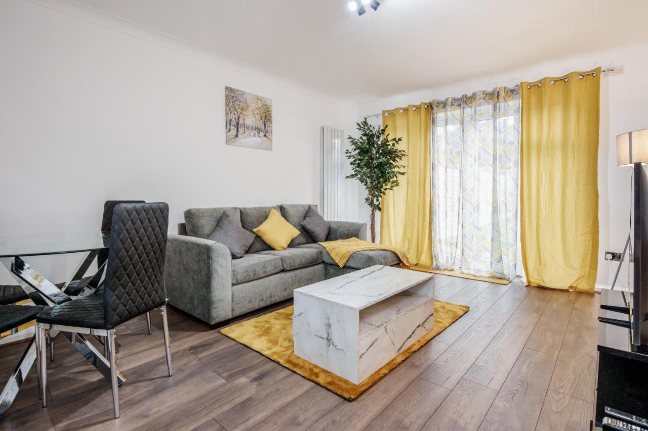 Lovely House In Dagenham / Barking With Free Parking, Wifi & Garden Ngoại thất bức ảnh