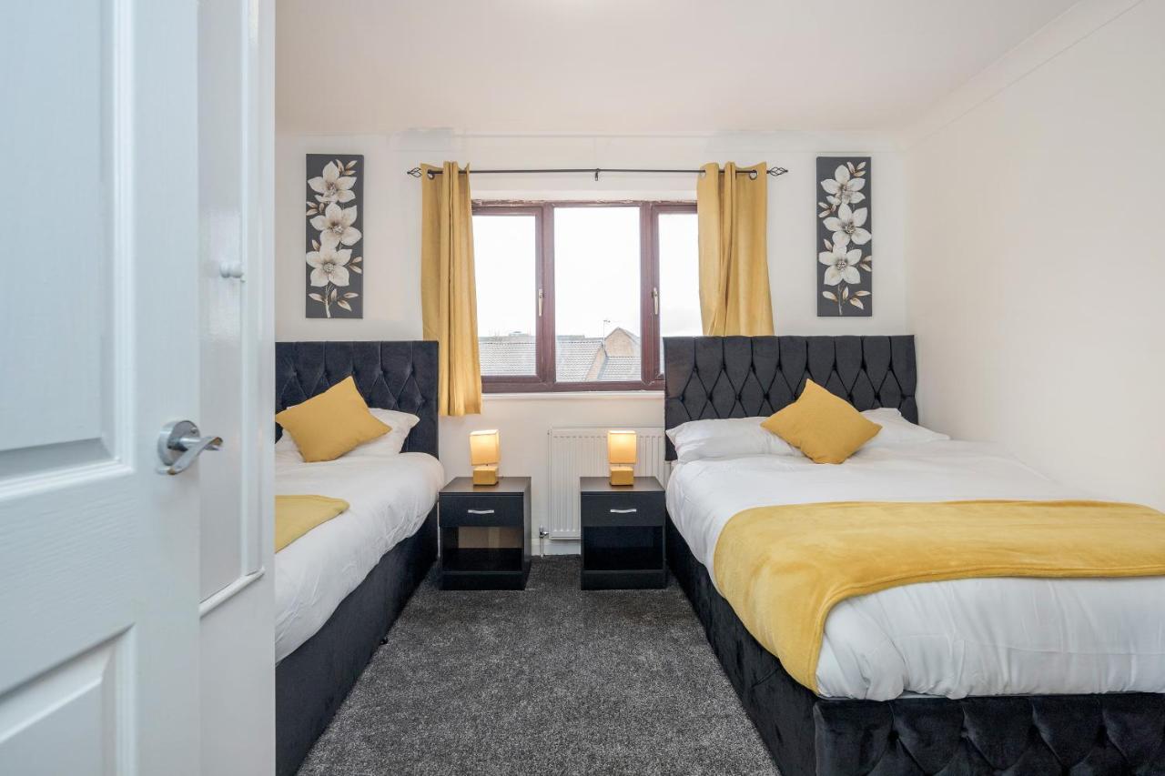 Lovely House In Dagenham / Barking With Free Parking, Wifi & Garden Ngoại thất bức ảnh