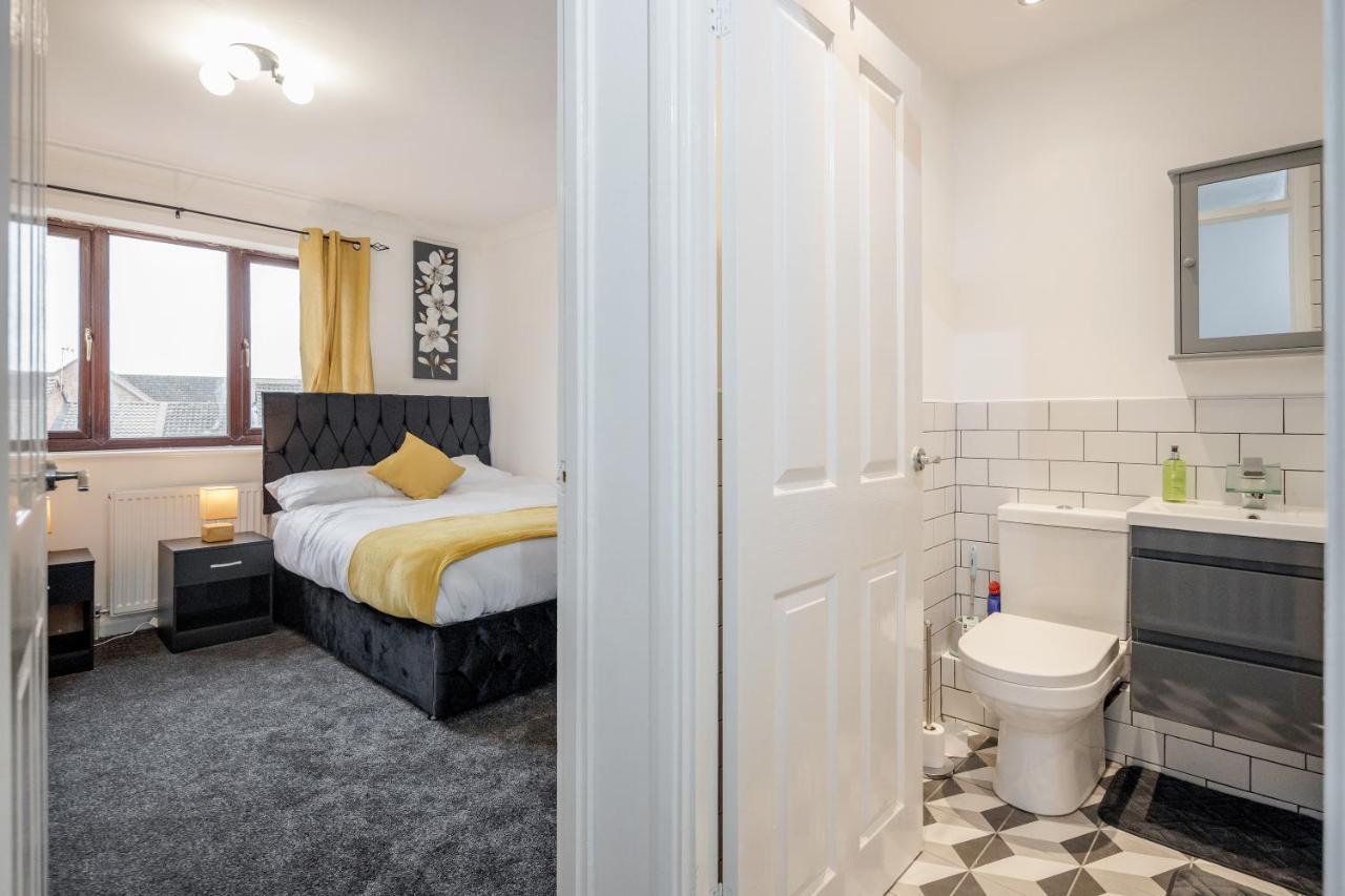 Lovely House In Dagenham / Barking With Free Parking, Wifi & Garden Ngoại thất bức ảnh