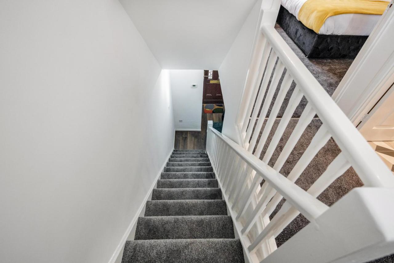 Lovely House In Dagenham / Barking With Free Parking, Wifi & Garden Ngoại thất bức ảnh